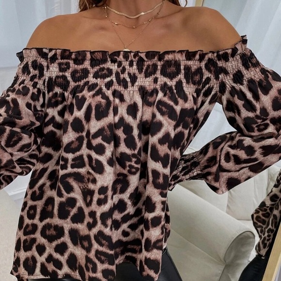Leopard print off shoulder blouse - Picture 6 of 6